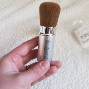 Portable Retractable Brush for mineral makeup
